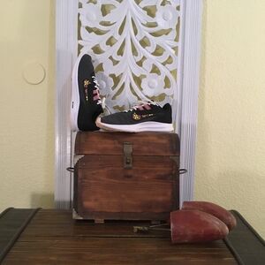 Nike Size 8 Black and Pink Floral Sneakers